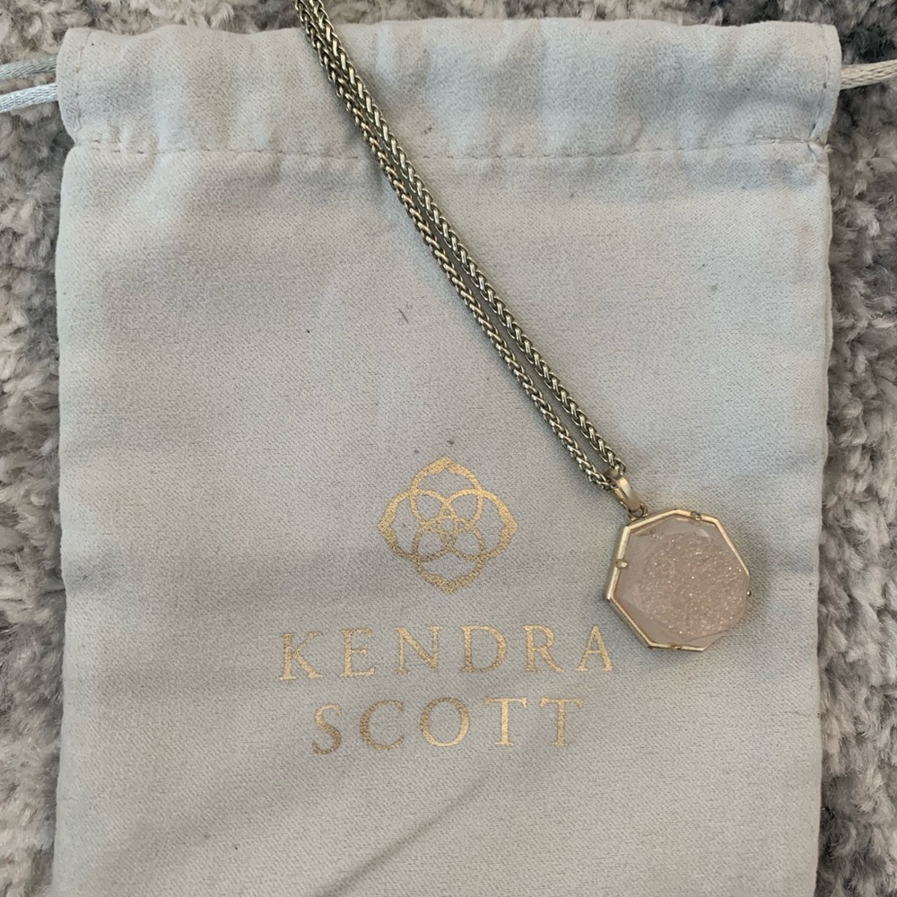 Kendra Scott necklace